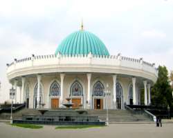 Many of the archaeological findings are displayed in the Museum situated at this place. It is also popular as Amir Temur Museum of Shahrisabz.